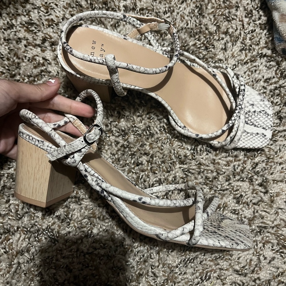 Snake print block heel shoes